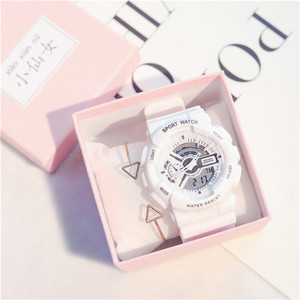 Modern női karóra különböző színekben karkötővel