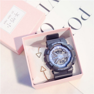 Modern női karóra különböző színekben karkötővel