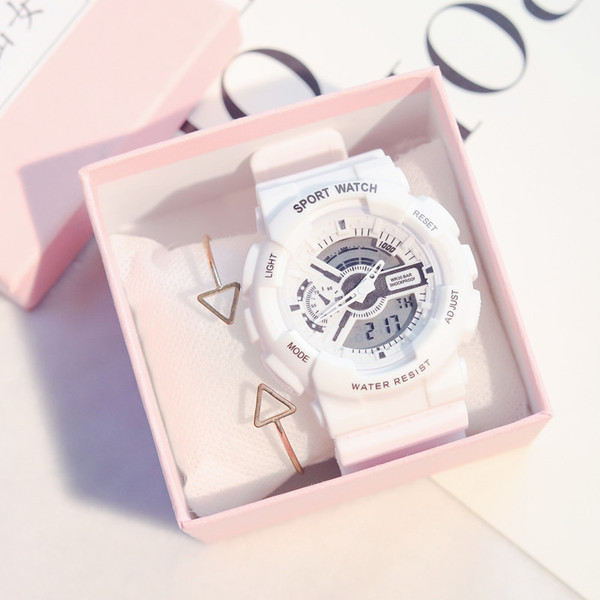 Modern női karóra különböző színekben karkötővel