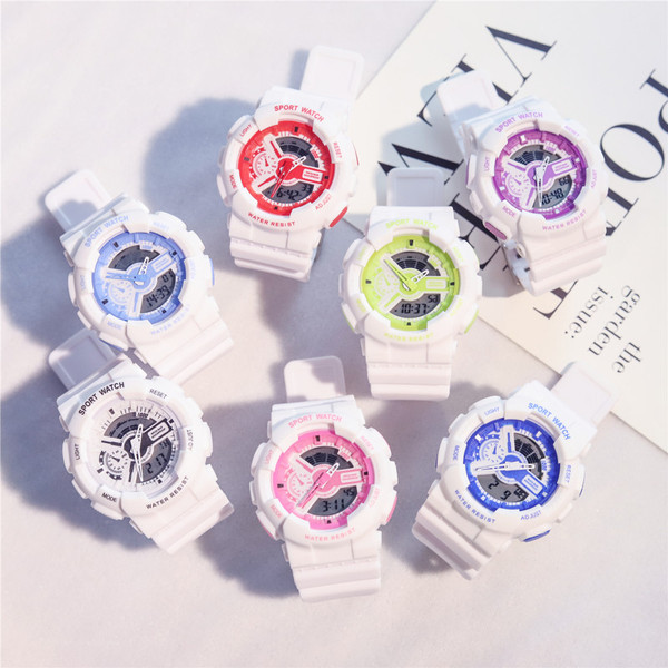 Modern női karóra különböző színekben karkötővel