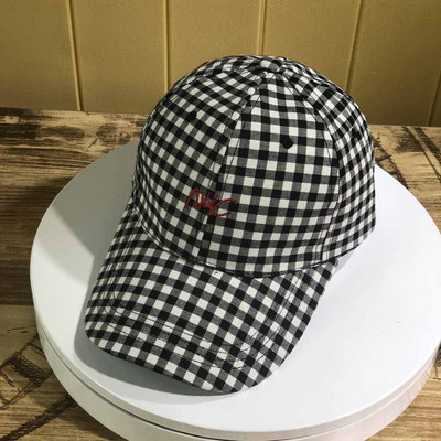 Γυναικείο καρό καπέλο με γείσο σε τρία χρώματα