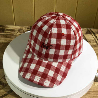 Γυναικείο καρό καπέλο με γείσο σε τρία χρώματα