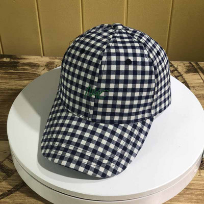 Γυναικείο καρό καπέλο με γείσο σε τρία χρώματα