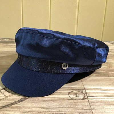 Κομψή γυναικεία τραγιάσκα σε διάφορα χρώματα