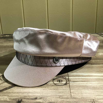 Κομψή γυναικεία τραγιάσκα σε διάφορα χρώματα