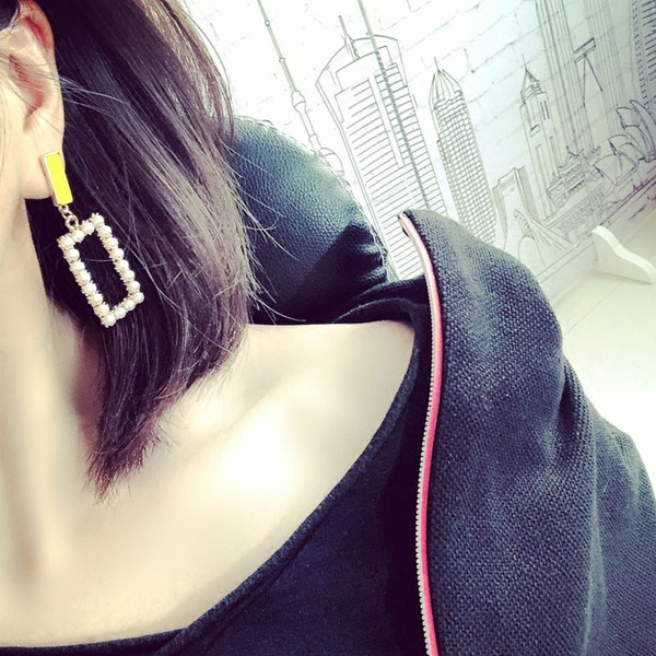 Stílusos női fülbevaló új modellje sárga gyöngyökkel