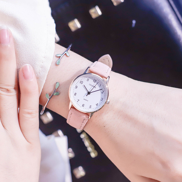 Modern női karóra több színben karkötővel dobozában