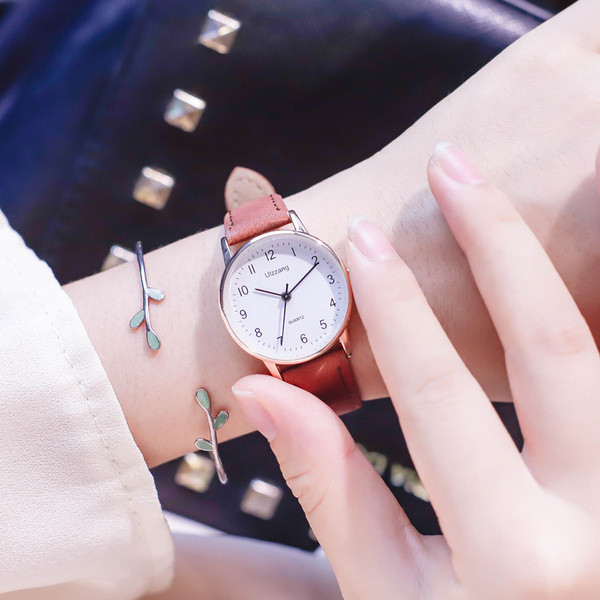 Modern női karóra több színben karkötővel dobozában