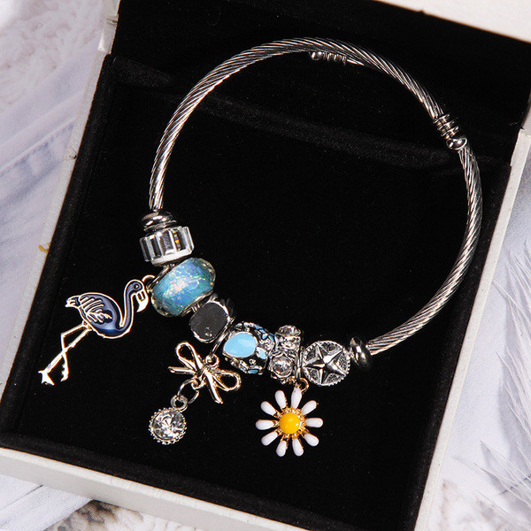 Γυναικείο βραχιόλι με μενταγιόν σε δύο χρώματα