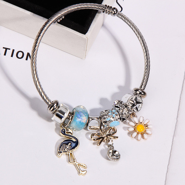 Γυναικείο βραχιόλι με μενταγιόν σε δύο χρώματα