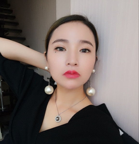 Aktuális hosszú, gyöngyös női fülbevaló