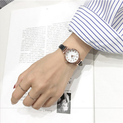 Μοντέρνο γυναικείο ρολόι με δερμάτινες λουρίδες σε διάφορα χρώματα