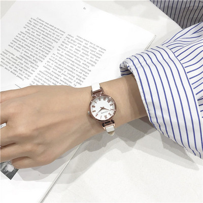 Μοντέρνο γυναικείο ρολόι με δερμάτινες λουρίδες σε διάφορα χρώματα