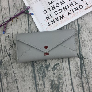 Μοντέρνο γυναικείο πορτοφόλι με κεντήματα σε διάφορα χρώματα