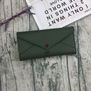 Μοντέρνο γυναικείο πορτοφόλι με κεντήματα σε διάφορα χρώματα