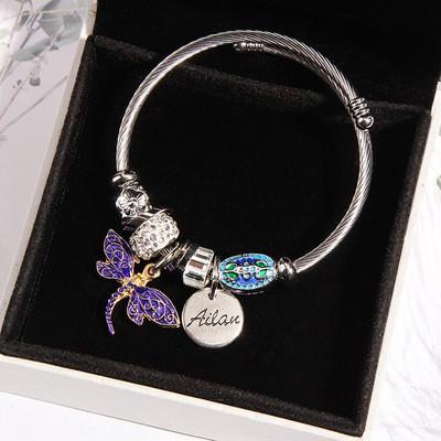 Női modern karkötő medállal több színben