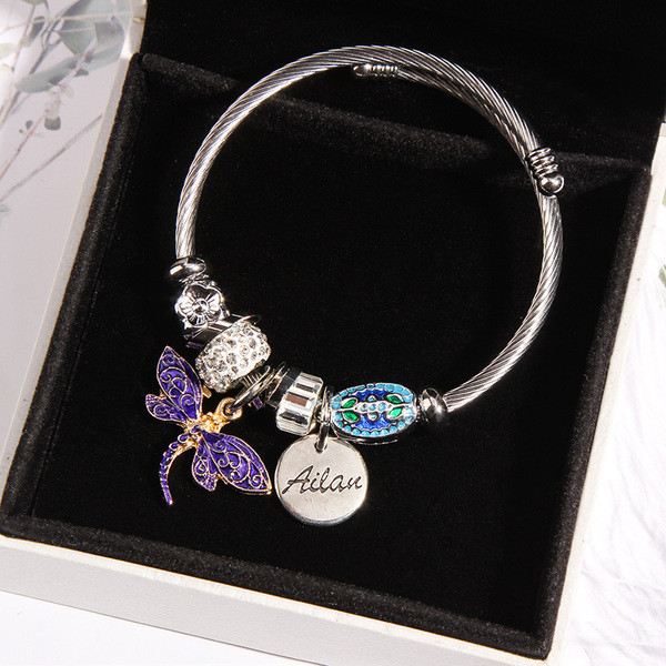 Női modern karkötő medállal több színben