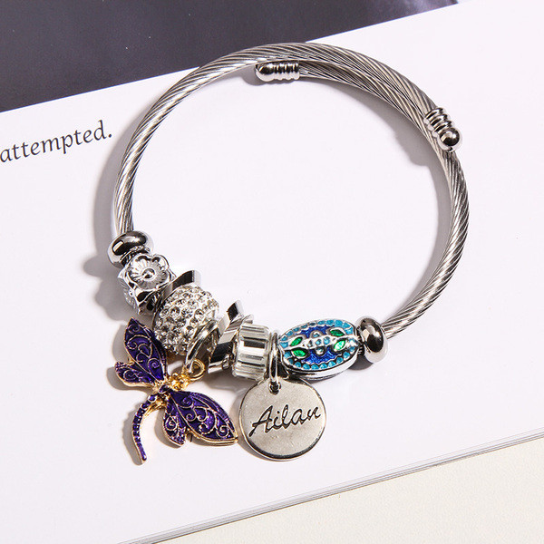 Női modern karkötő medállal több színben