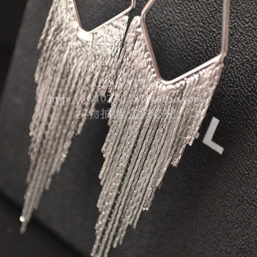 Κομψά μακρύ γυναικεία σκουλαρίκια  με μενταγιόν