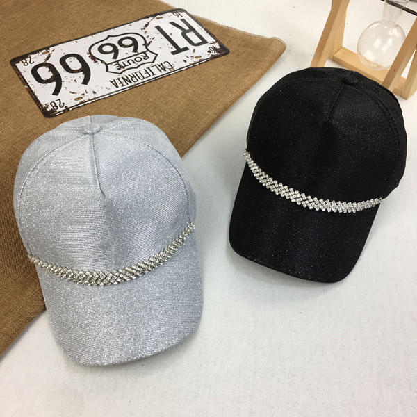 Fényes női sapka kövekkel több színben