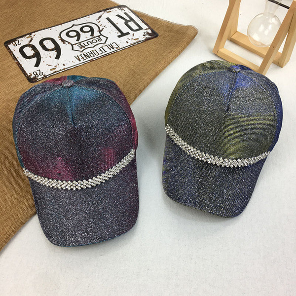 Fényes női sapka kövekkel több színben