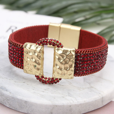 Elegáns női karkötő kövekkel több színben és fém csattal