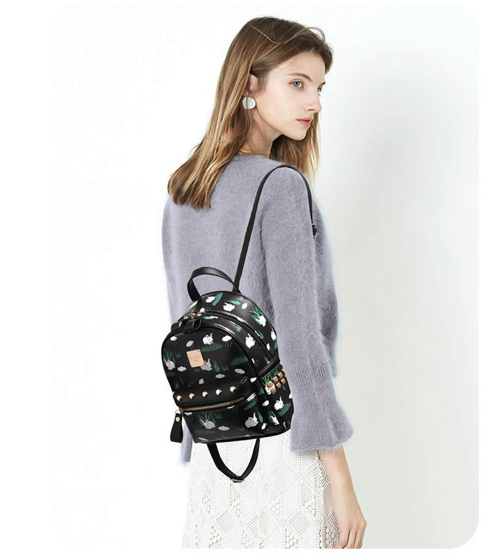 Modern női hátizsák fekete színben