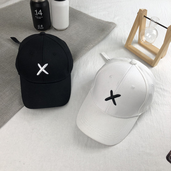 Casual ανδρικό καπέλο  με γείσο με μαύρο και άσπρο  χρώμα