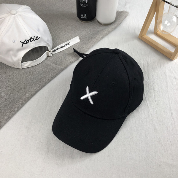 Casual ανδρικό καπέλο  με γείσο με μαύρο και άσπρο  χρώμα