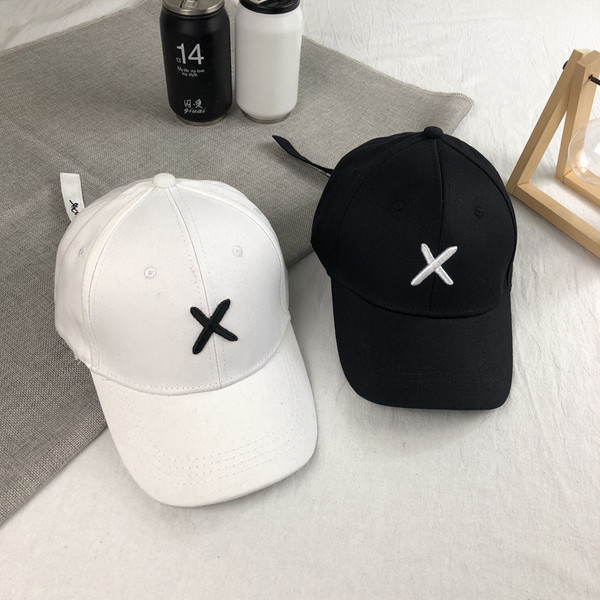 Casual ανδρικό καπέλο  με γείσο με μαύρο και άσπρο  χρώμα