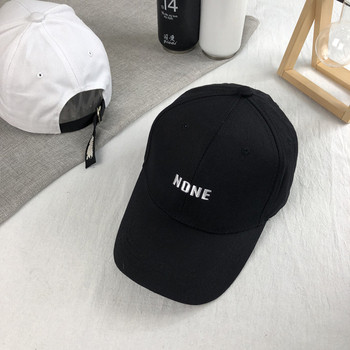 Ανδρικό καπέλο με γείσο και λευκό και μαύρο σήμα - δύο μοντέλα