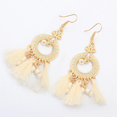 Μοντέρνα γυναικεία σκουλαρίκια με χάντρες και φούντα σε διάφορα χρώματα