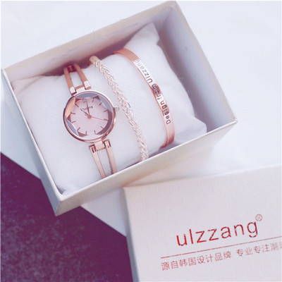 Stílusos női karóra fém láncokkal, valamint két karkötővel és egy dobozzal