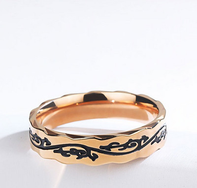 Stílusos férfi gyűrű fekete és arany színben