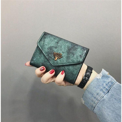 Κομψό γυναικείο  πορτοφόλι με μεταλλικό στοιχείο σε διάφορα χρώματα