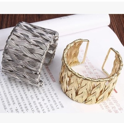 Κομψό γυναικείο βραχιόλι σε ασημί και χρυσό χρώμα