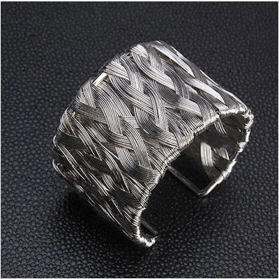 Κομψό γυναικείο βραχιόλι σε ασημί και χρυσό χρώμα