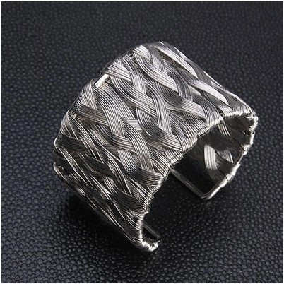 Κομψό γυναικείο βραχιόλι σε ασημί και χρυσό χρώμα