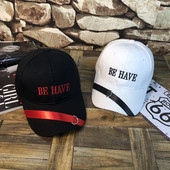 Μοντέρνο ανδρικό καπέλο με γείσο και επιγραφή σε τρία χρώματα