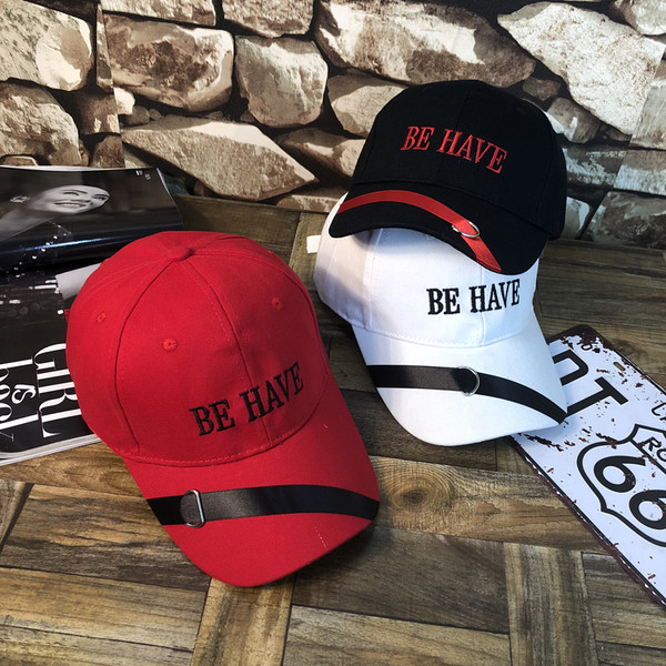 Μοντέρνο ανδρικό καπέλο με γείσο και επιγραφή σε τρία χρώματα