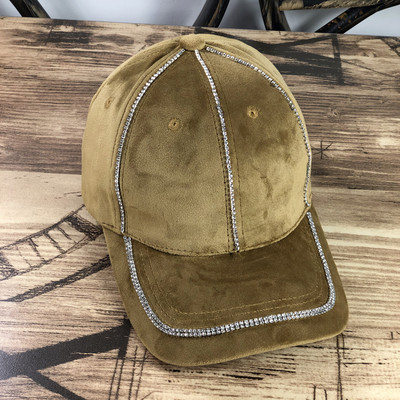 Stílusos női sapka napellenzővel és kövekkel, különböző színekben