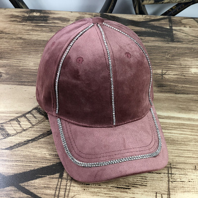 Stílusos női sapka napellenzővel és kövekkel, különböző színekben