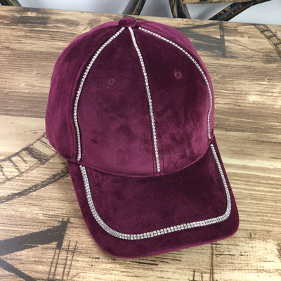 Stílusos női sapka napellenzővel és kövekkel, különböző színekben