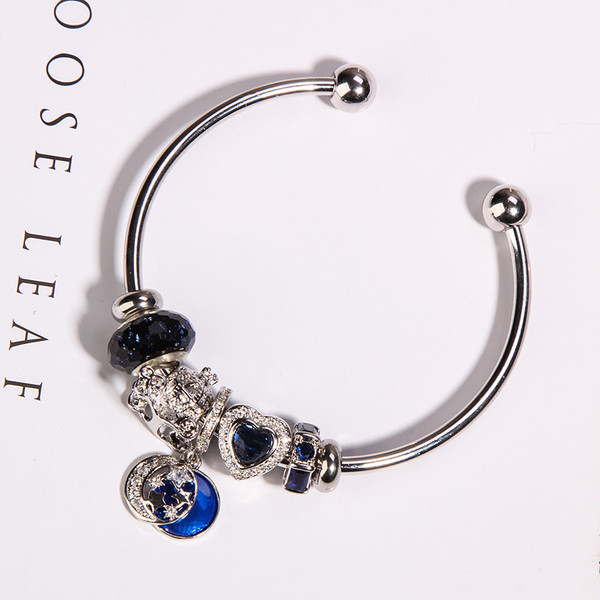 Κομψό γυναικείο βραχιόλι με έγχρωμες πέτρες