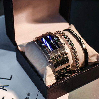 Електронен часовник с метално закопчаване и две гривни в кутия 