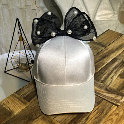 Aktuális női sapka szalaggal és gyöngyökkel több színben