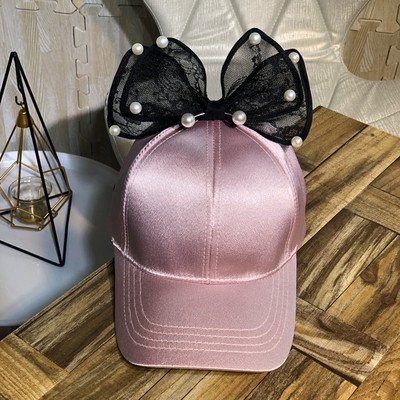 Aktuális női sapka szalaggal és gyöngyökkel több színben