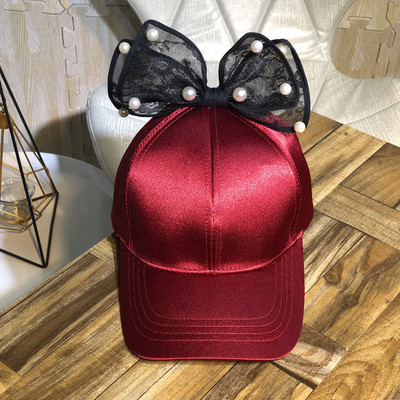 Aktuális női sapka szalaggal és gyöngyökkel több színben