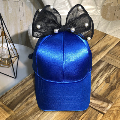 Aktuális női sapka szalaggal és gyöngyökkel több színben