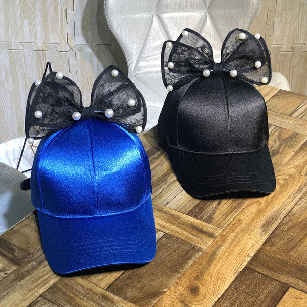 Aktuális női sapka szalaggal és gyöngyökkel több színben